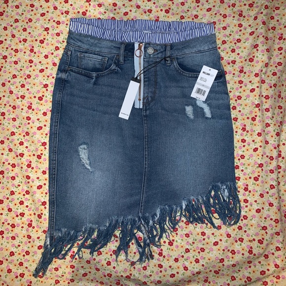 SOLD🔆Band new 🔆William Rast Jean skirt - Picture 1 of 5
